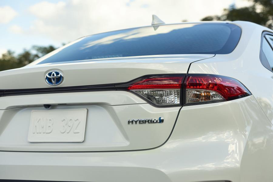  Toyota Corolla Hybrid Sedan 2019 года  (NA) (фото 6 из 44)
